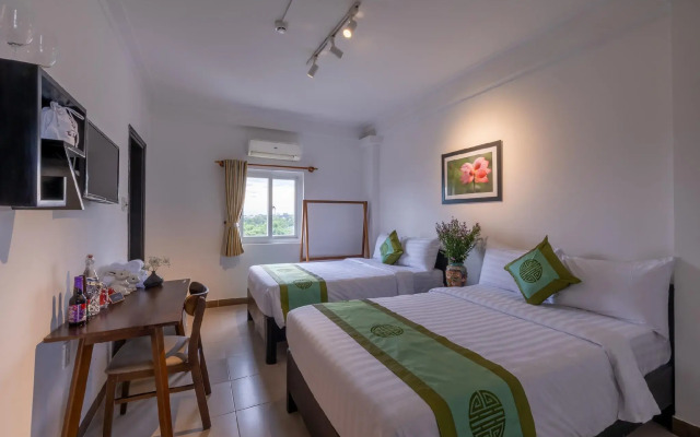 Purple Hue Charming Riverside Hotel