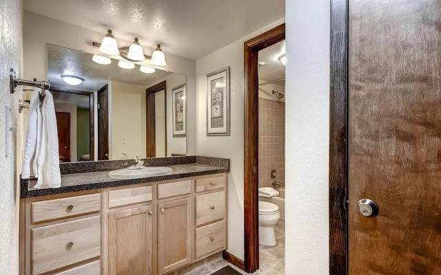 Park Place 101c 2 Bedroom Condo by RedAwning