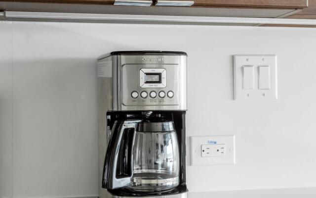 Austin | Heartwarming 2BD/2BA 2nd Street District Apartment