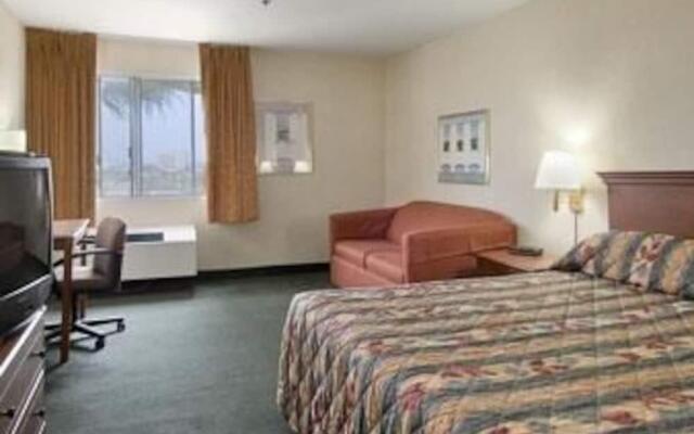 Ramada by Wyndham Hawthorne LAX / LA Stadium