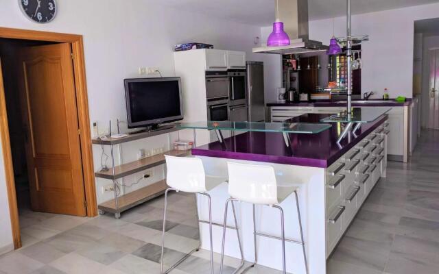 Alcazaba Beach Apartment 3302