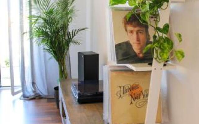 Eufonia Vinyl Friendly Apartment