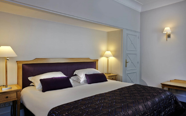 Royal Hotel Paris Champs Elysées