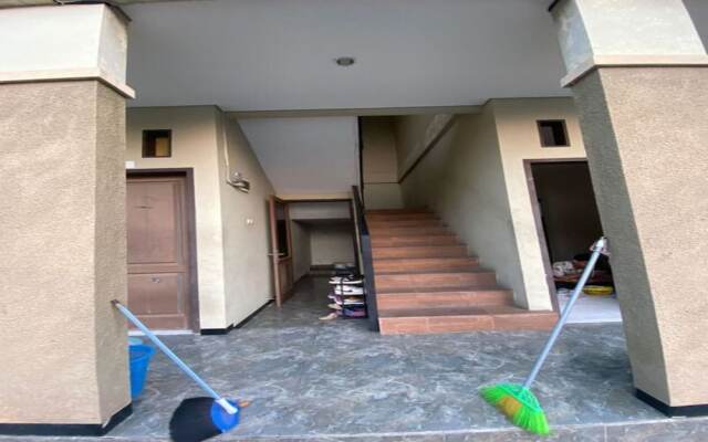 OYO Life 93284 Kos Cendana Raya