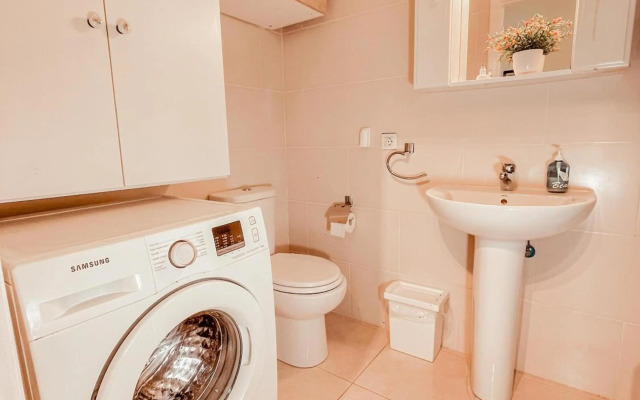 Orland, center of Las Americas LA205