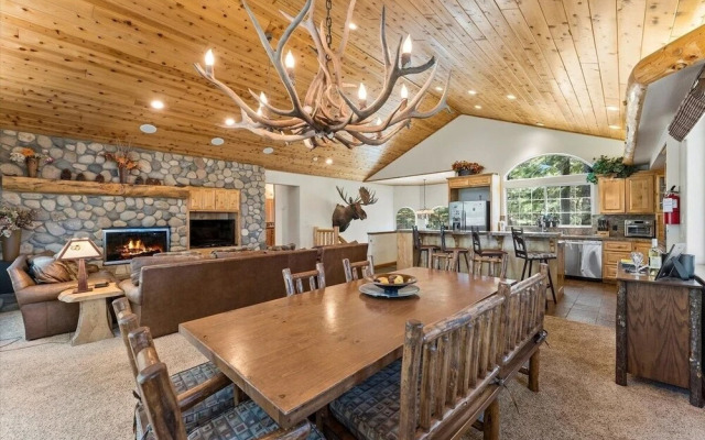 Getting Away Together 6 Bedroom Home by RedAwning