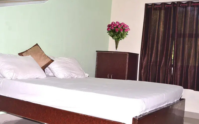 Oyo 10875 Optimum I Hotel