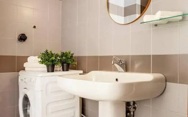Design Villa With Parking, Navigli Area, Milan
