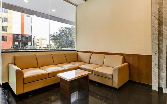 Fabhotel Rove Inn & Suites