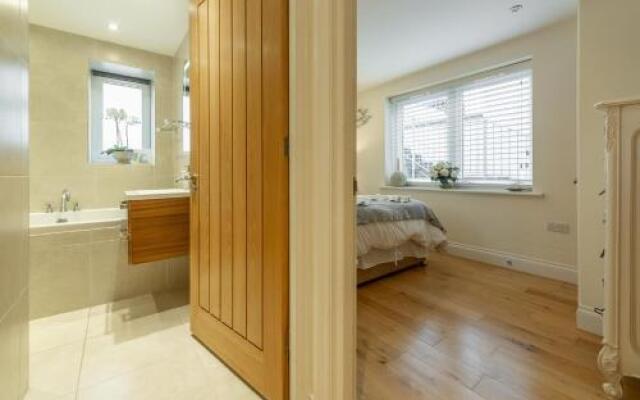 1 Sandy Lane