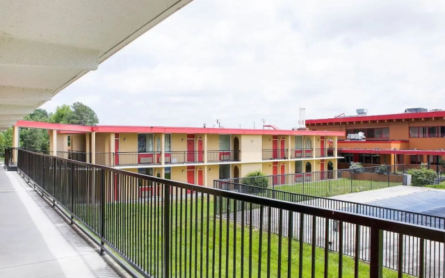 Econo Lodge at the Park