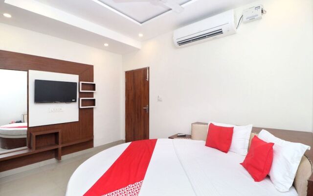 Oyo 18504 Hotel Safari