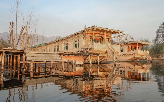 Oyo 14629 Ibrahim Group Of Houseboats