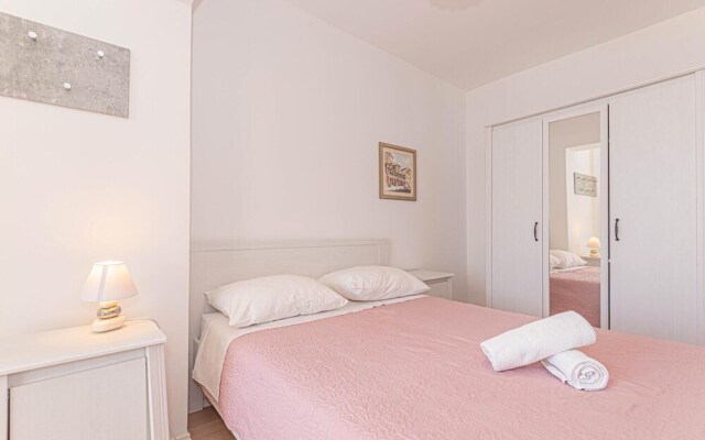 Beautiful Apartment in Brodarica With Wifi and 1 Bedrooms