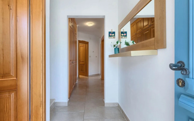 Bibali in Bibali With 3 Bedrooms and 3 Bathrooms