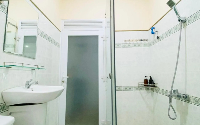 Home Away Homestay, City Center, D1