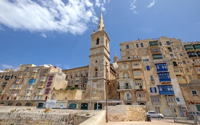 Stylish 2BR Apartment in Valletta