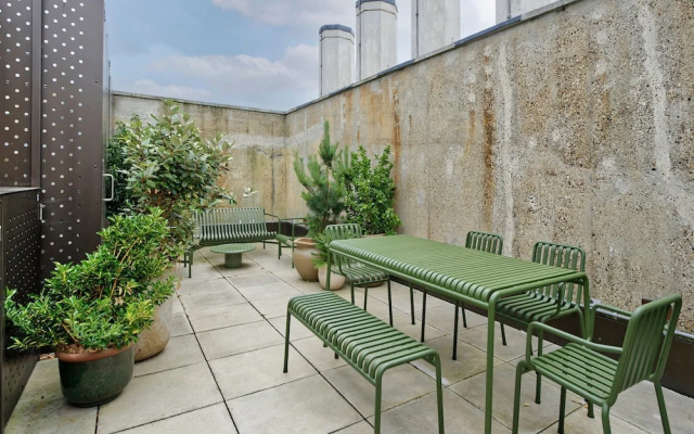 Sensational Two-bedroom Apartment in East London