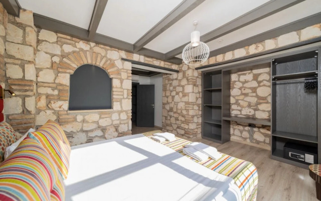 Peaceful Hotel Room Near Hadrian s Gate