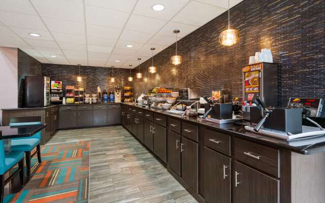 Best Western Bradbury Inn & Suites