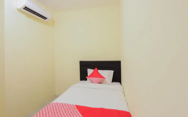 OYO 779 Mn One Residence Syariah Near ITC Cempaka Mas Near Kalbe Farma