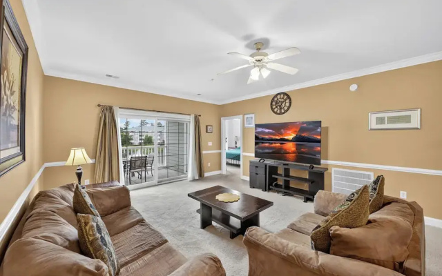 Magnolia Pointe Luster Leaf 4833-302