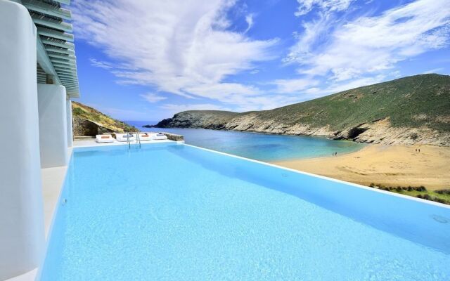 Luxurious 7 Bedroom Villa in Fokos Beach