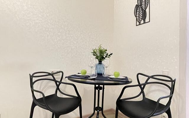 Сутки как дома на улице Сакко и Ванцетти 77