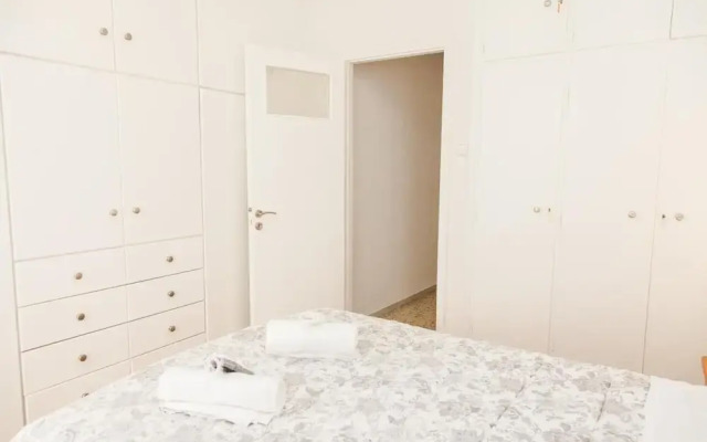 Cozy apt with Lycabettus View