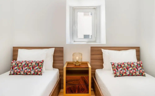 Prime Location Design Family Apartment