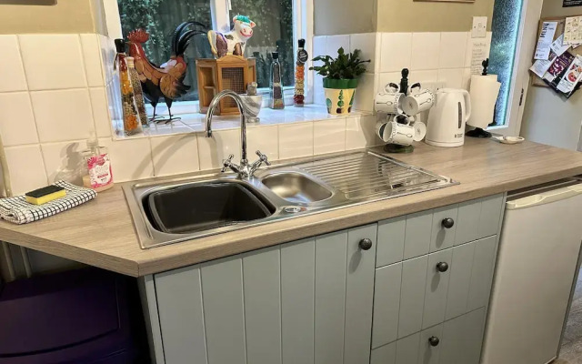 Llanidloes - Sleeps 7 - Parking - Pet Friendly