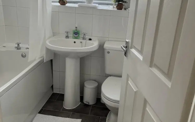Hive Stays, Sleeps 3, Free Parking, Wifi, Smart Tv