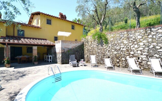 Warm Holiday Home in Vicopisano With Swimming Pool