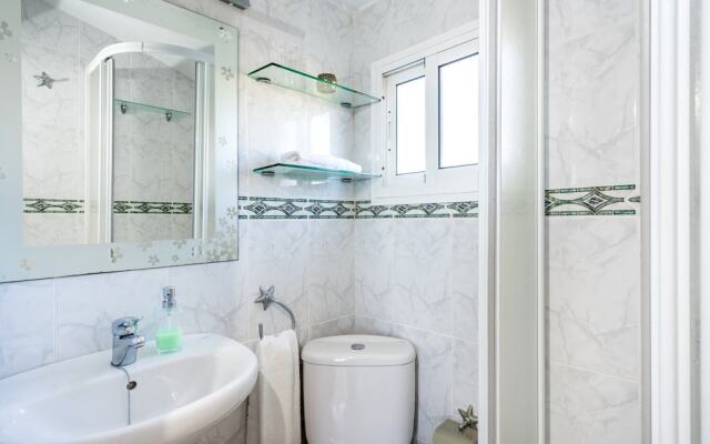 Lovely Apartment With View And Pool Ref 127