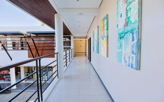 Holiday Suites Hotel & Resort
