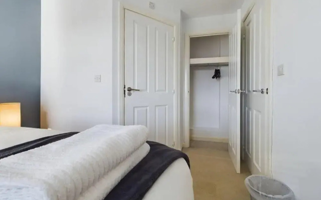 Riverfront Staffordshire Retreat