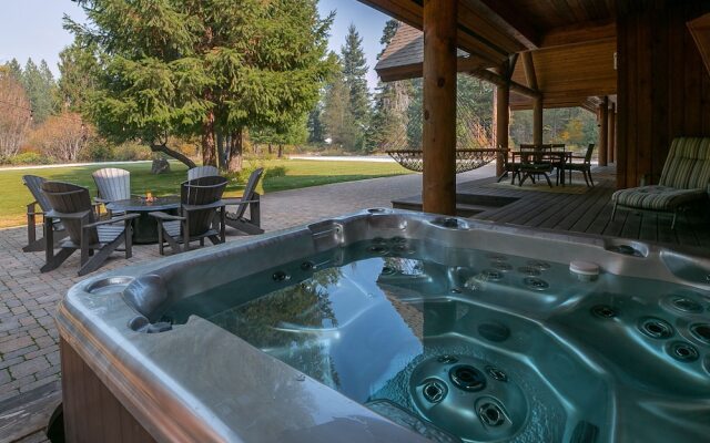 Serenity Pines Lodge in Shugart Flats