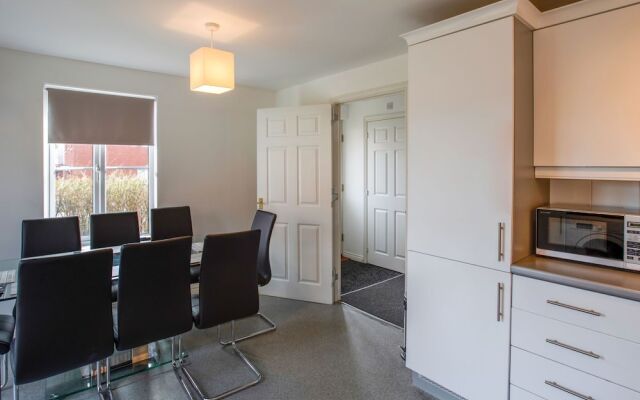 Captivating Holiday Home in Cardiff with Garden
