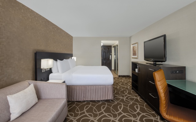 Crowne Plaza Kitchener-Waterloo by IHG