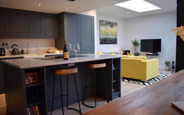 3 Bedroom Townhouse in Dublin 4 Sleeps 6