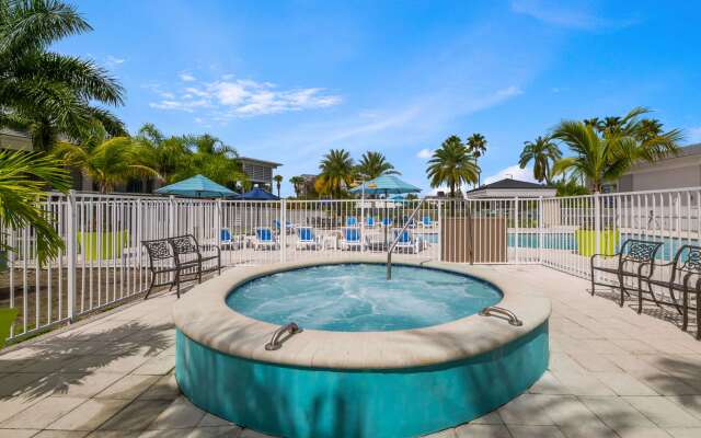 Clarion Inn & Suites Across From Universal Orlando Resort