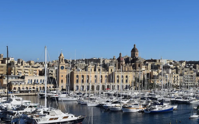 Senglea Seafront Apartment