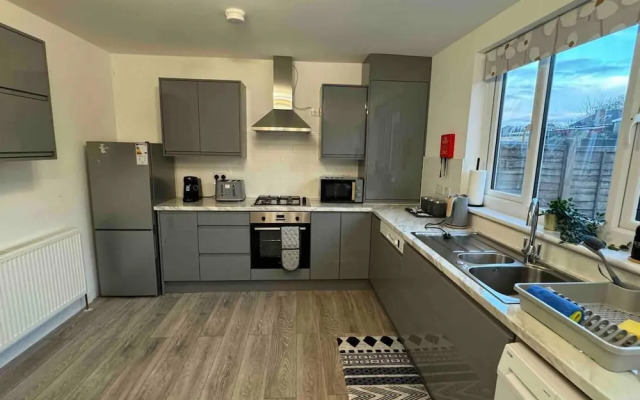 3-bed Home, Sleeps 8, Ideal for Large Groups