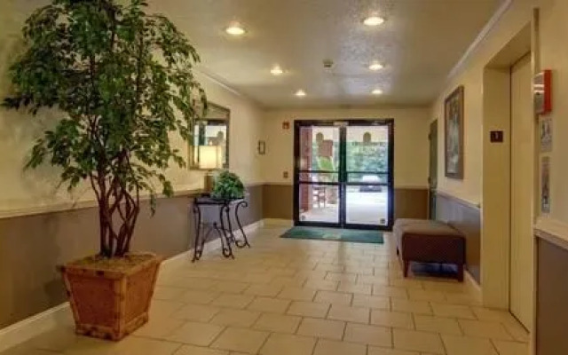 InTown Suites Extended Stay Atlanta GA - Marietta Roswell Rd