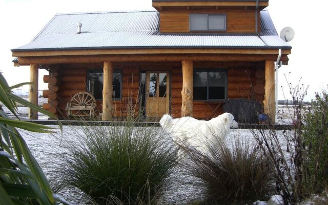The Hollows Luxury Log Cabin