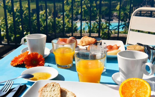 Le Domaine de Baulieu, Singuliers Hotels