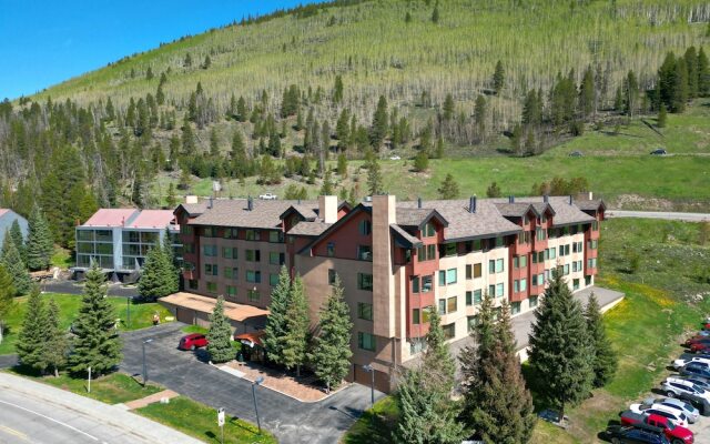 Tl411 Telemark Lodge Studio by RedAwning