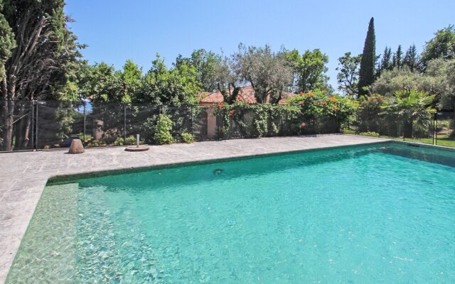 A Luxurious, 5-bedroom Villa in Vence With a Swimming Pool and Spaciou