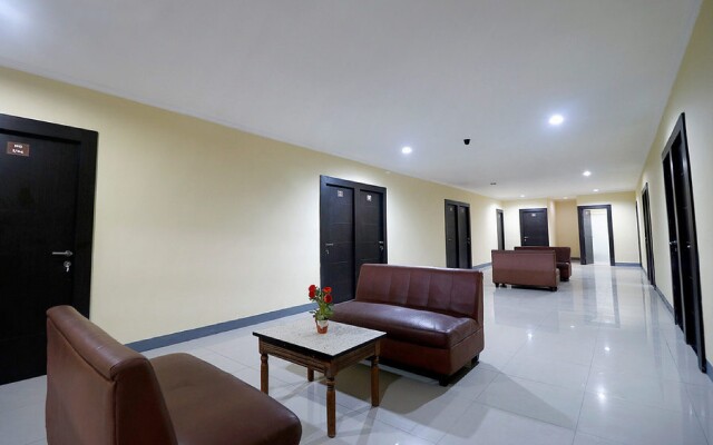 RedDoorz near ITC Cempaka Mas