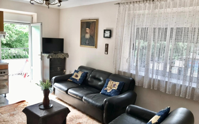 Lovely Apartment in front of the Lake